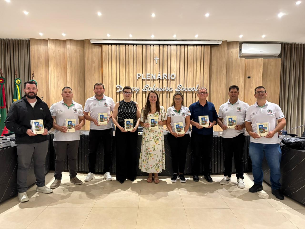 Câmara Entrega Agendas para 2026 aos Vereadores e Servidores