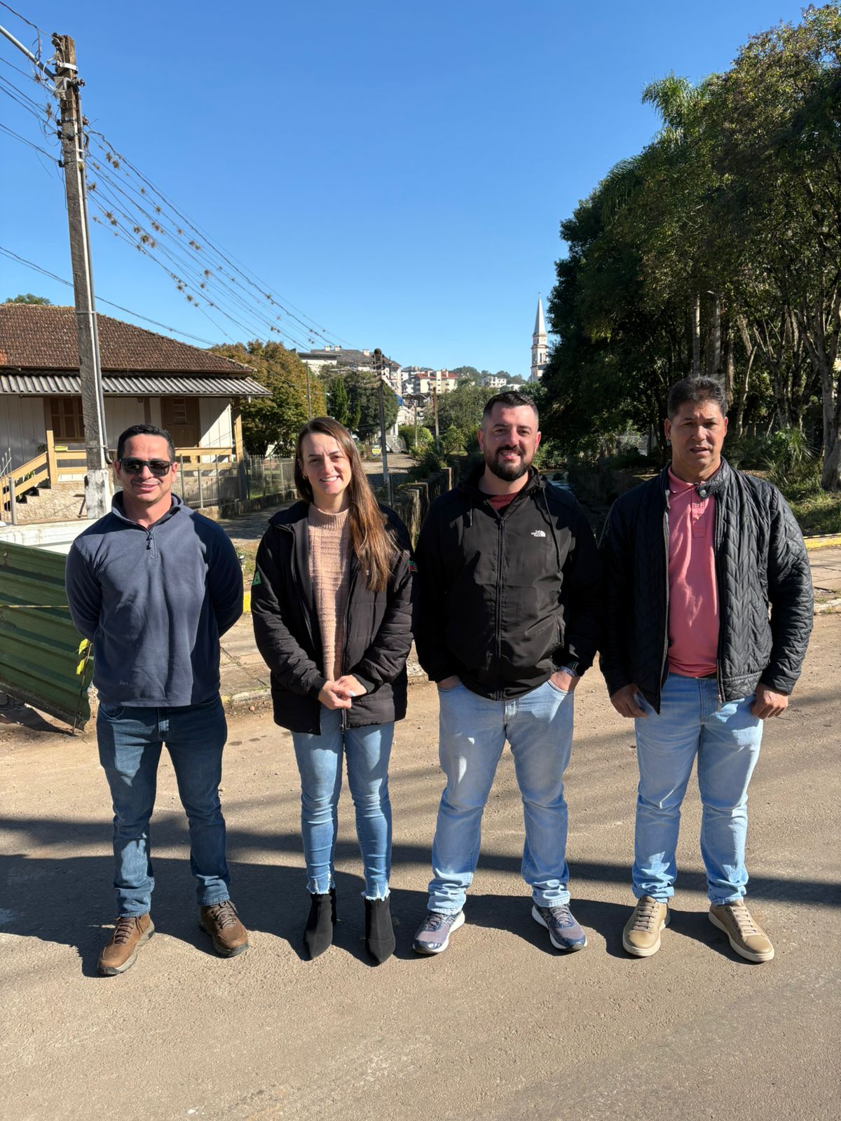 Comissão do Arroio Feijão-cru visita local da nova ponte da BRF e Concedem Entrevista para as Rádios