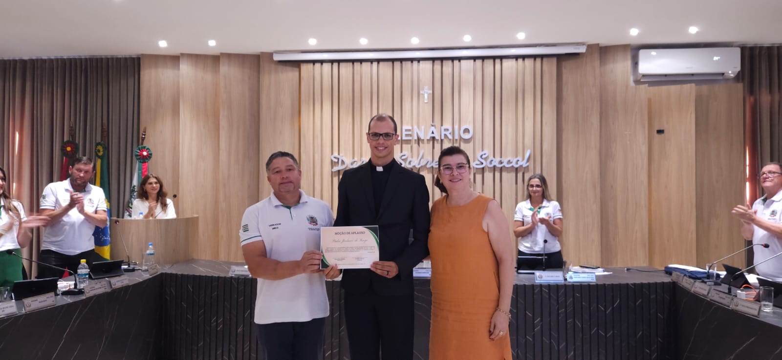 Moção de Aplauso é Entregue ao Padre Joelmar de Souza