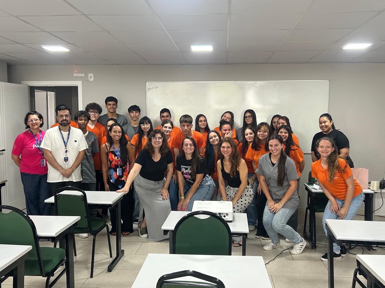 Procuradoria da Mulher da Câmara de Vereadores de Serafina Corrêa realiza palestra no SENAI