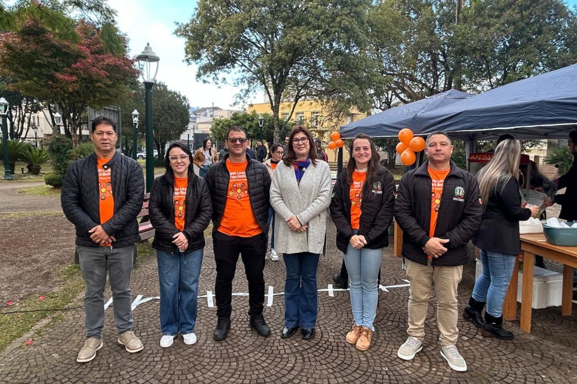 Vereadores participam de mobilização do Maio Laranja na Praça Central de Serafina Corrêa
