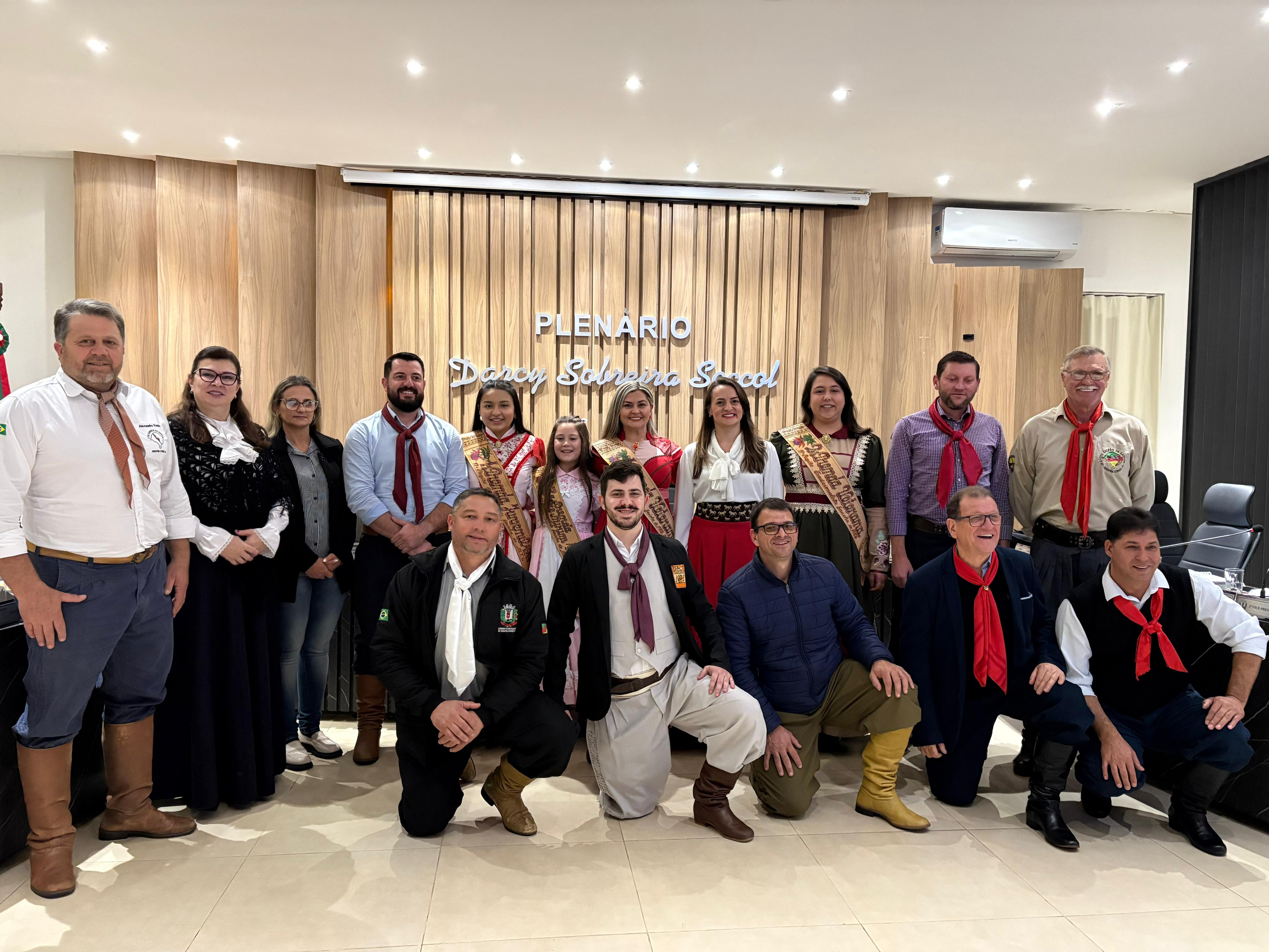 Sessão Solene em Homenagem aos Serafinenses Representantes da 11ª Região Tradicionalista é Realizada