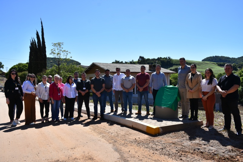 Vereadores participam da entrega de obras de pavimentação em comunidades do interior e da cidade 