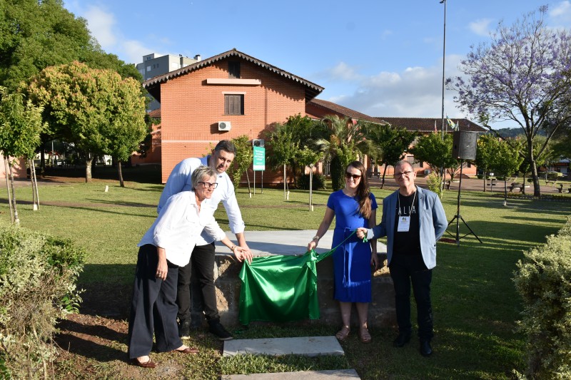 Vereadores Participam da Inauguração do Marco Fundamental do Monumento aos 150 anos da Imigração Italiana