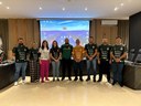 Vereadores recebem camisetas da Locomotiva